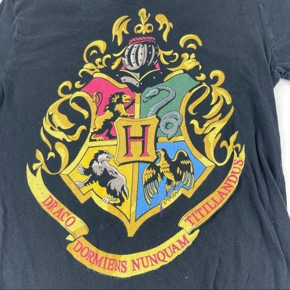 Harry Potter Tshirt Womens Small Black Crest - Picture 4 of 7